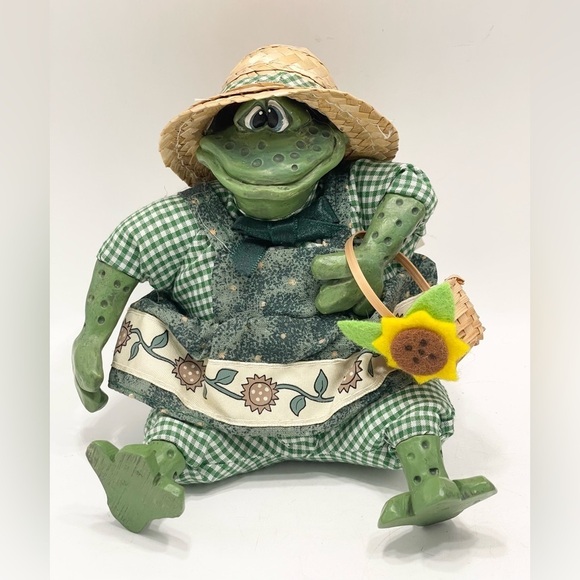 Country Folk Gardening Frog Shelf Sitter 4.5” Decor Mrs. Gardenhopper Toad - Picture 1 of 6